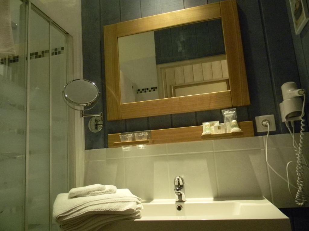 Logis Relais Des Cailleres Hotel Saint Pavace Quarto foto